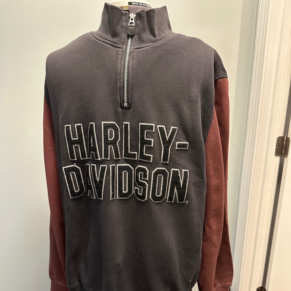 Harley Davidson 1/4 zip Sweatshirt, black with maroon sleeves, Size L